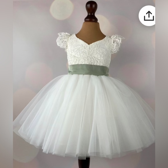 Beautiful Girls Dresses. - Picture 1 of 3